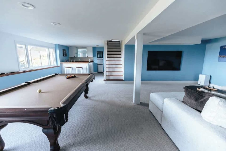 Lower level lounge, mini bar, pool table, full bath, bedroom and large windows to yard/beach