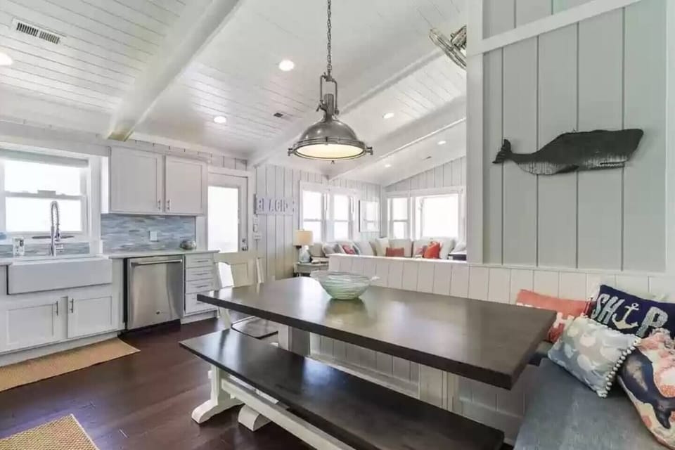 Farm style blanquette big enough for all to gather around and enjoy snacks, meals and games together. Large sink with push button garbage disposal and dishwasher make clean-ups easier.