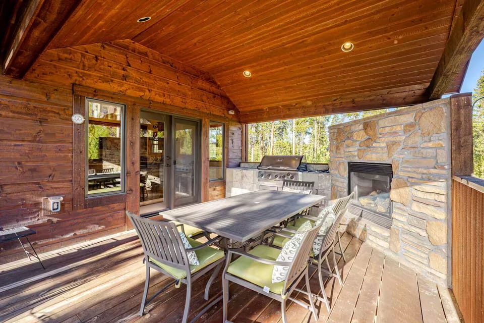 Upper deck with ample sitting area, gas fireplace and gas grill. 