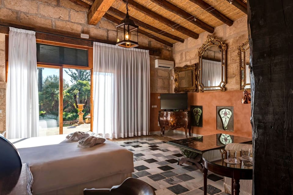 Junior Suite | Egyptian cotton sheets, premium bedding, down comforters, in-room safe