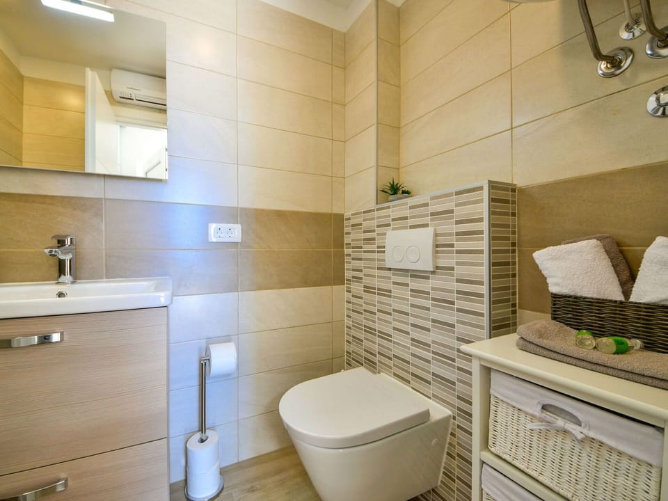 Property, Building, Plumbing Fixture, Bathroom, Lighting, Interior Design, Flooring, Bathroom Cabinet, Floor, Cabinetry