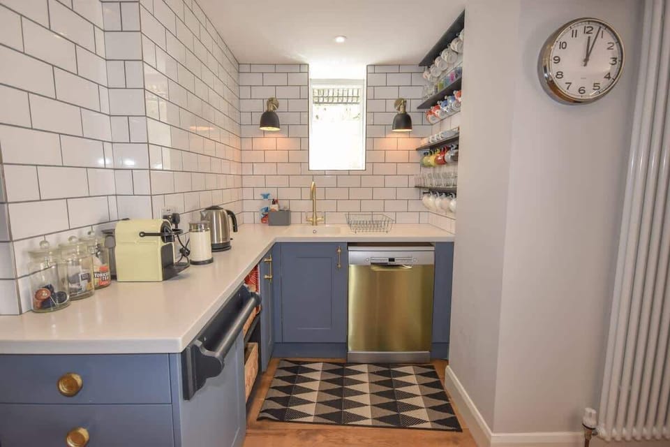 Fully equipped kitchen with wine fridge, dishwasher and coffee machine.
