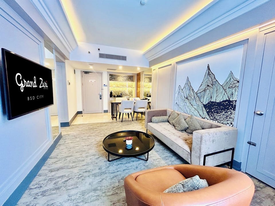 Junior Suite Smoking | Living area | 50-inch Smart TV with cable channels