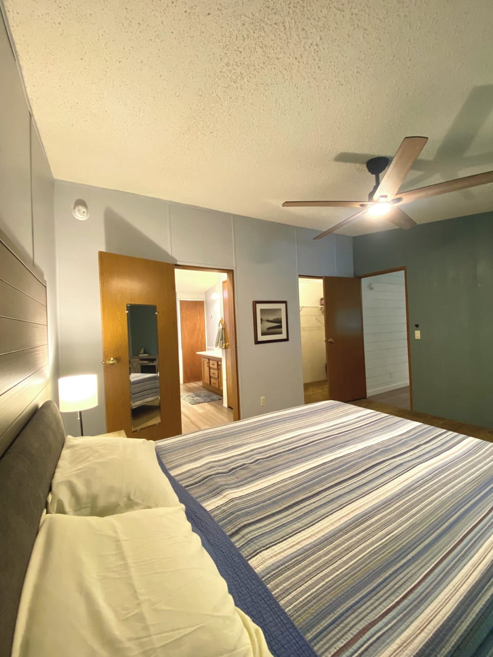 Master bedroom 
Queen