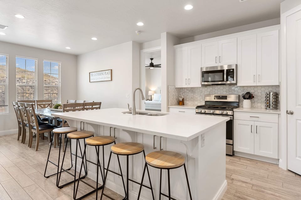 House, Multiple Bedrooms | Private kitchen | Fridge, oven, coffee/tea maker, toaster