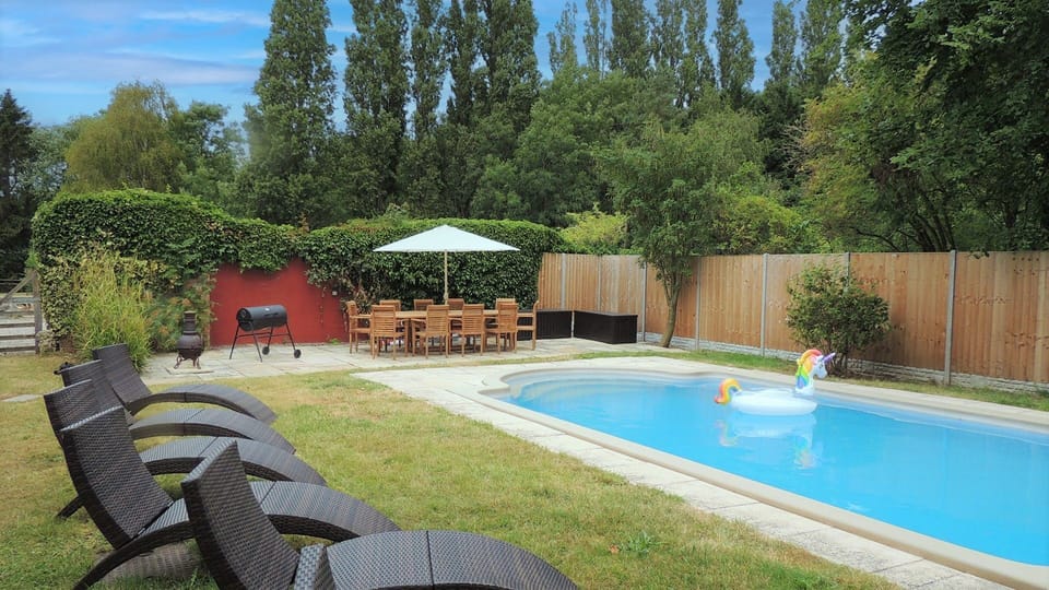 Swimming Pool, Landers, Bolthole Retreats