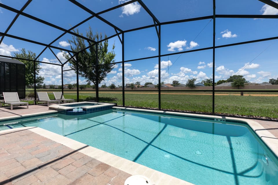 [Pool and SPA] Heating system available on request.