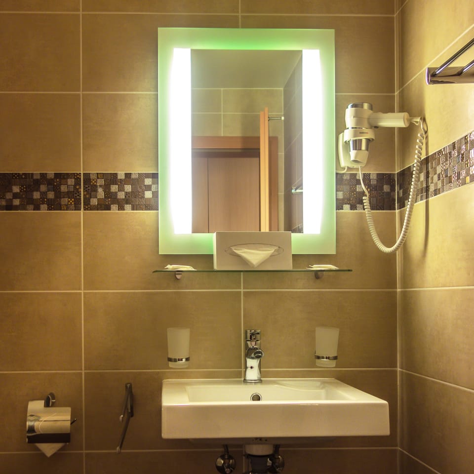 Bathroom sink
