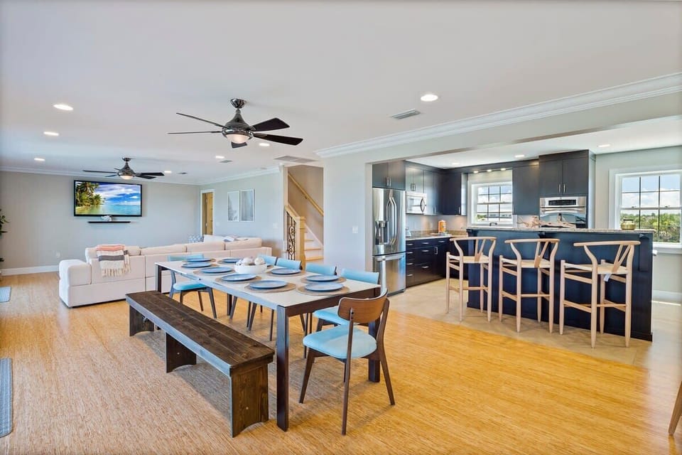 Dining area/ kitchen