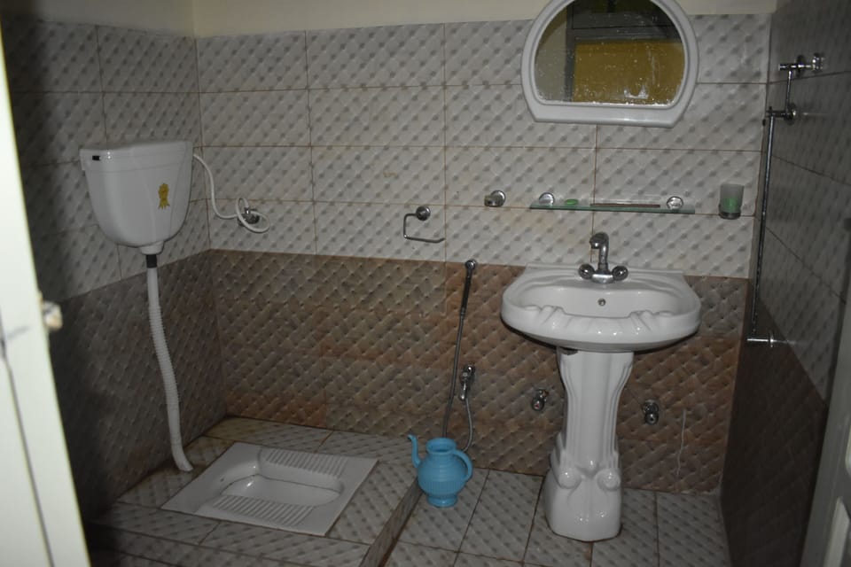 Basic Triple Room | Bathroom