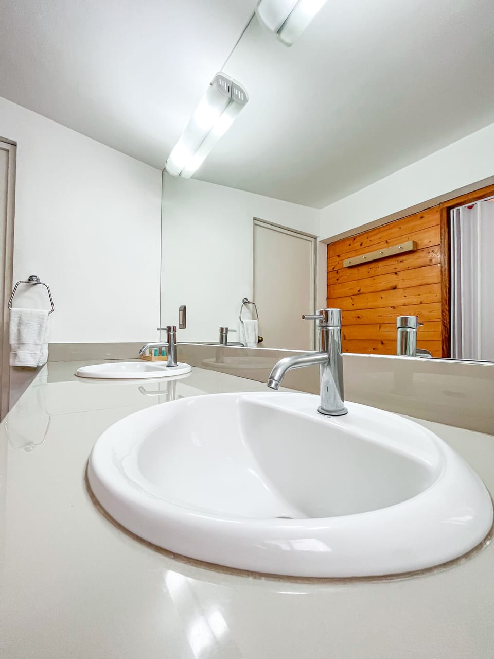 Standard Cabin | Bathroom | Towels