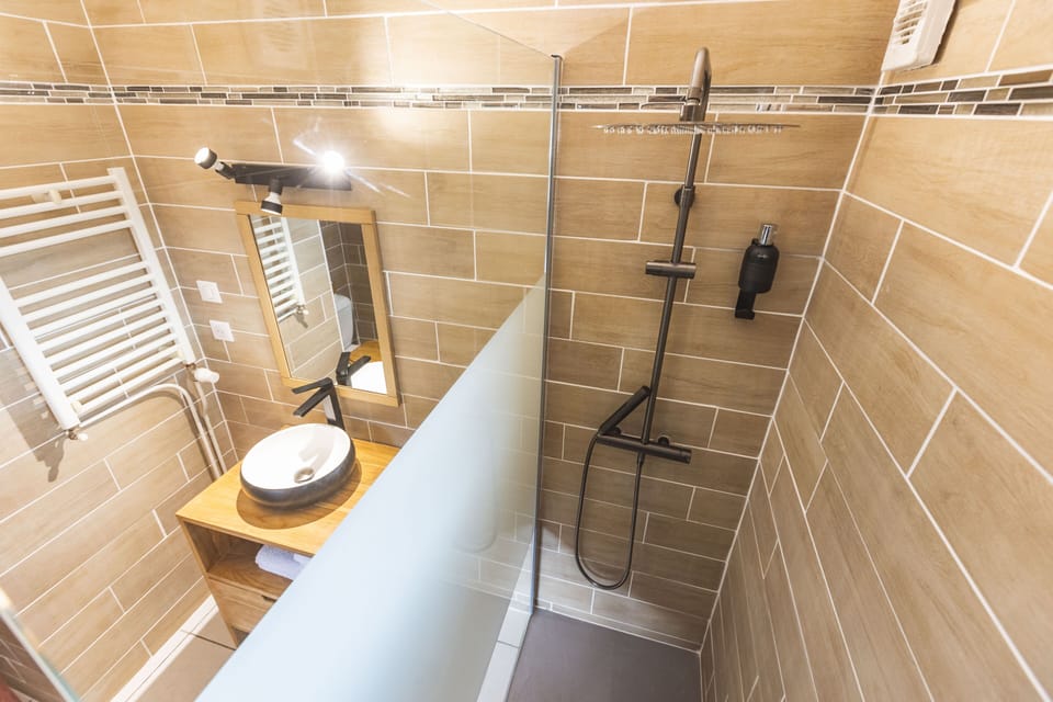 Comfort Double Room | Bathroom | Shower, hydromassage showerhead, hair dryer, bathrobes