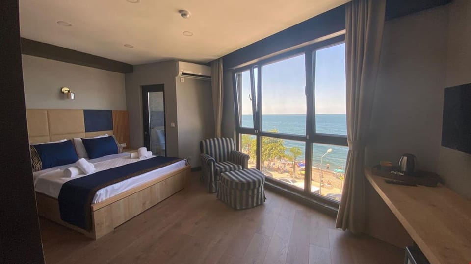 Premier Double Room, 1 Double Bed, Non Smoking, Sea View | Free minibar, bed sheets