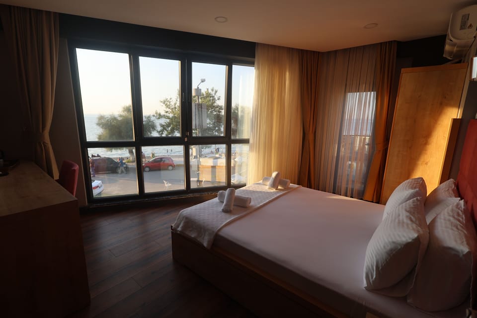 Deluxe Double Room | Minibar (free items), bed sheets