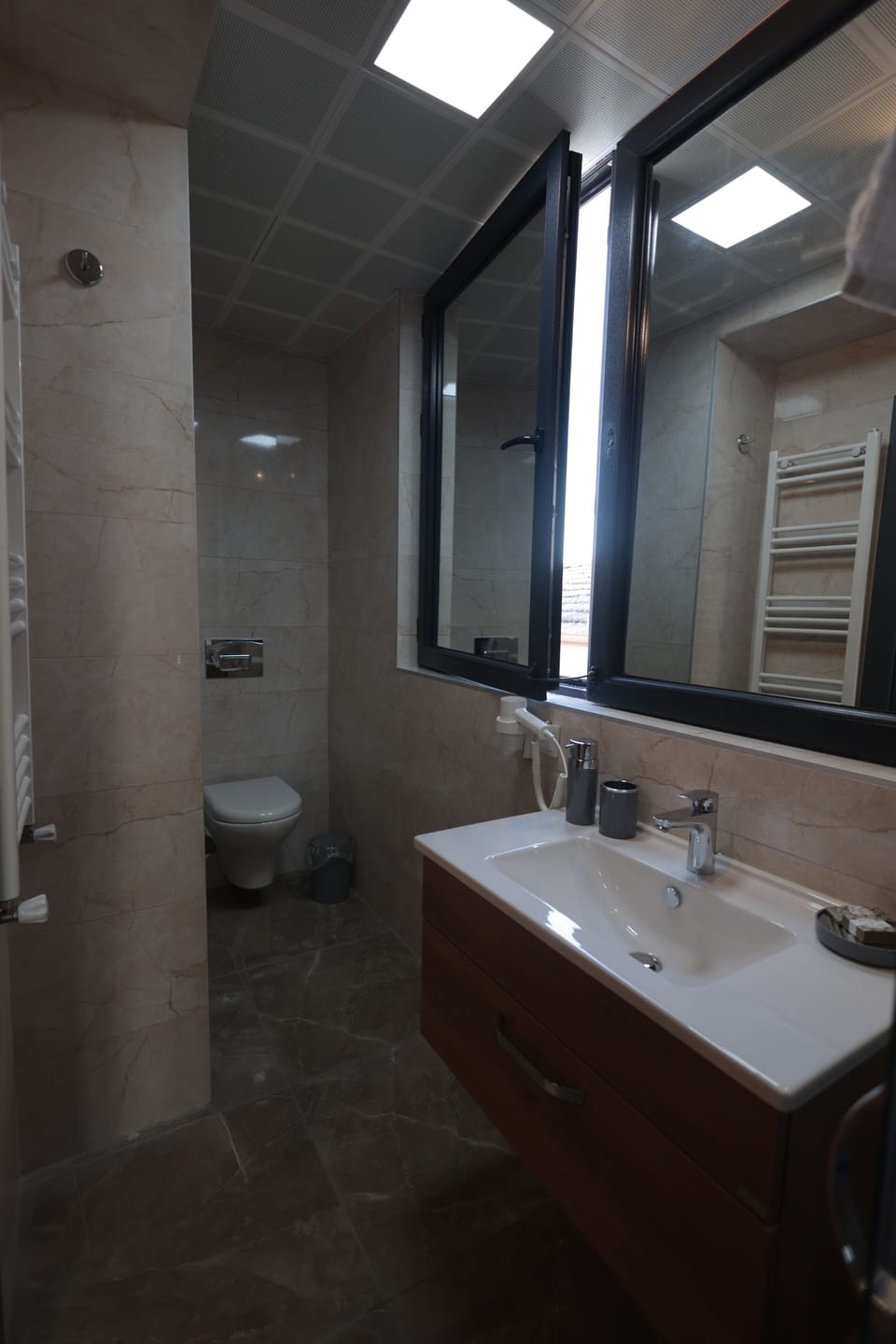 Standard Double or Twin Room | Bathroom | Rainfall showerhead, hair dryer, slippers, towels