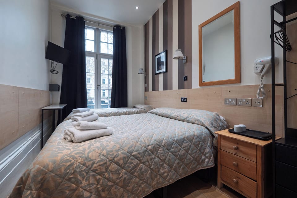 Classic Triple Room, Multiple Beds | Iron/ironing board, free WiFi, bed sheets