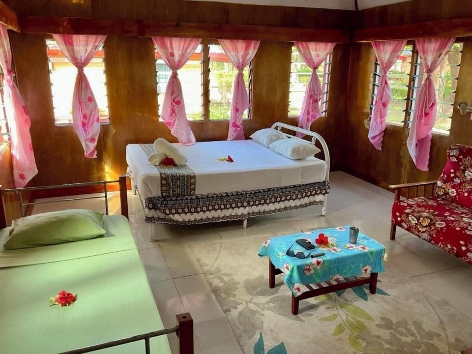 Deluxe Cabin, 1 Bedroom, Partial Ocean View, Beachside | Bed sheets