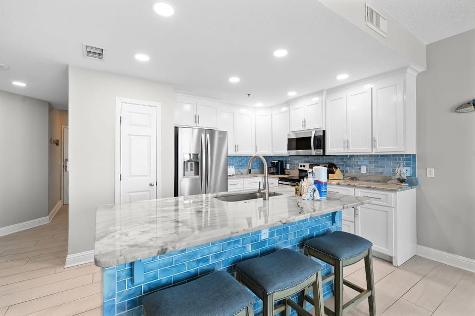 10 Lighthouse 515 Kitchen
