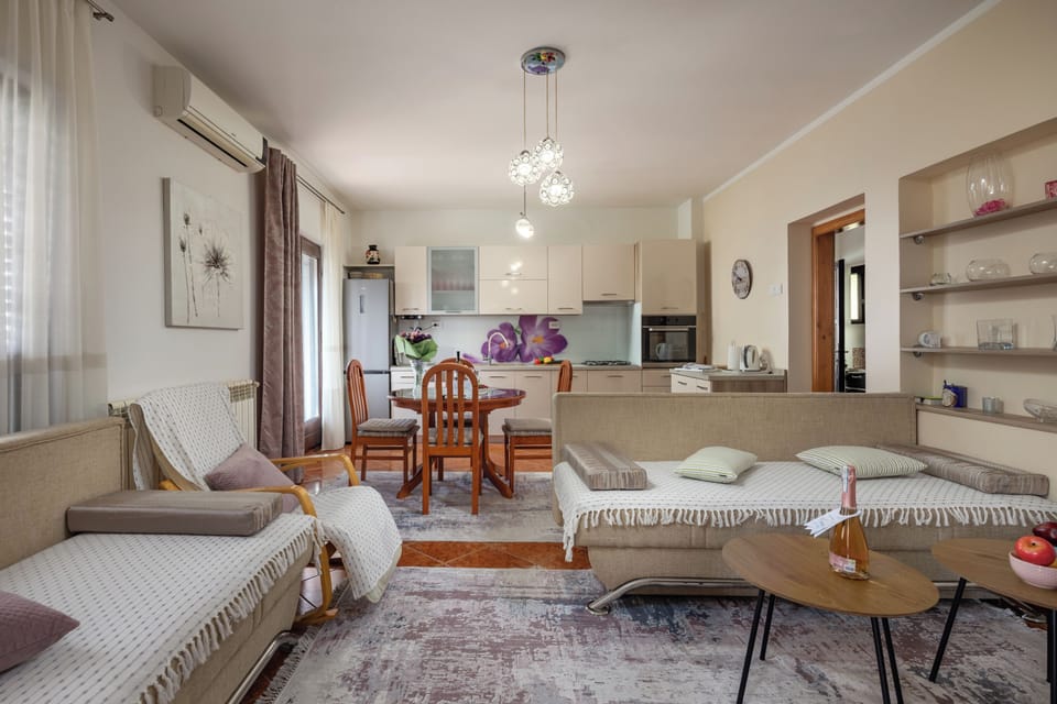 Family Apartment, 1 Bedroom, Balcony (Kostrena Apartment Maja) | Living area | TV