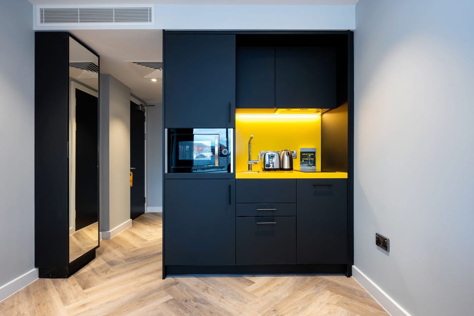 Studio (Sleeps 3) | Hypo-allergenic bedding, in-room safe, laptop workspace, blackout drapes