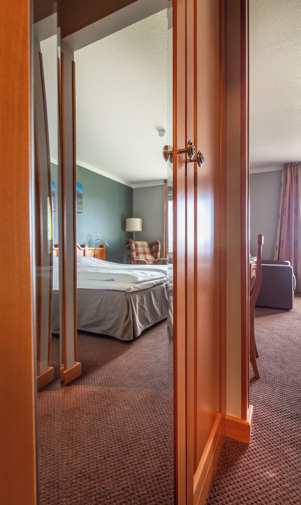 Double Room, Mountain View | Desk, WiFi (free), bed sheets