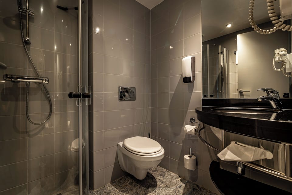Shower, towels