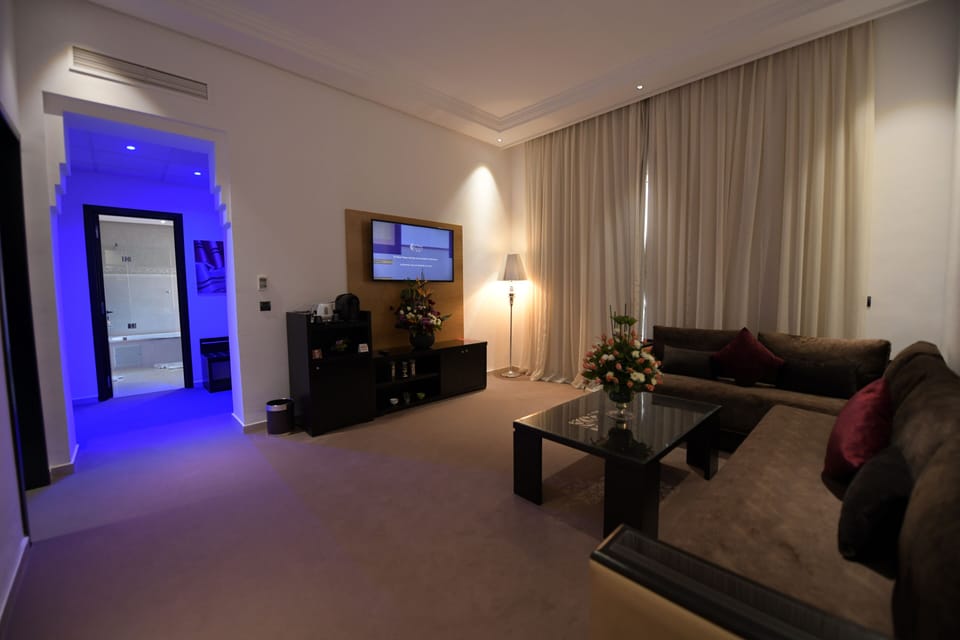 Desk, laptop workspace, WiFi (free), bed sheets