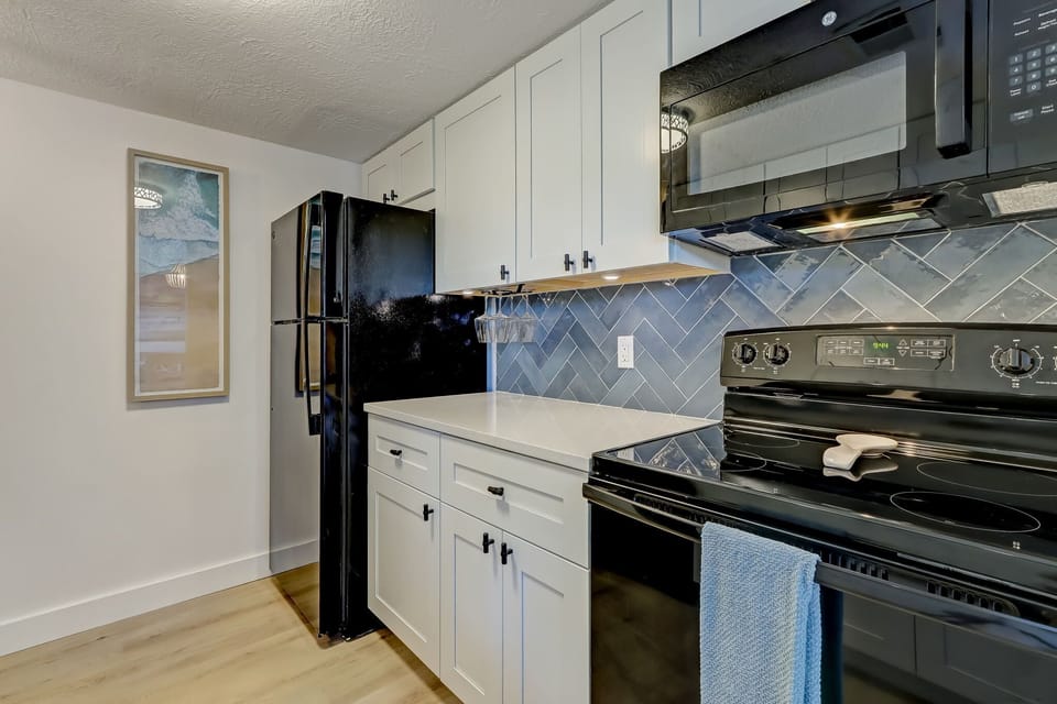 Updated Fully stocked kitchen