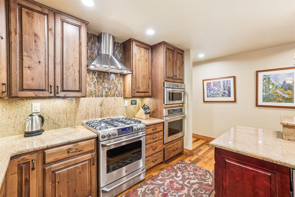 Kitchen - Friendly Fox Chalet - Breckenridge Vacation Rental