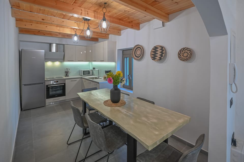 Villa | Private kitchen | Full-size fridge, microwave, oven, stovetop