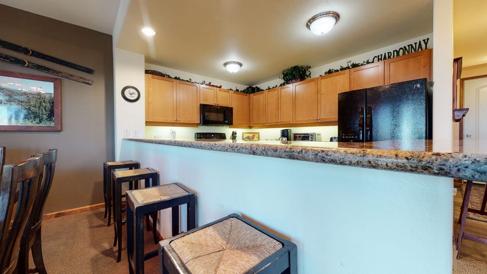 Condo, 2 Bedrooms | Private kitchen | Fridge, oven, coffee/tea maker, toaster