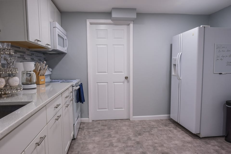 Kitchen with everything you may need.