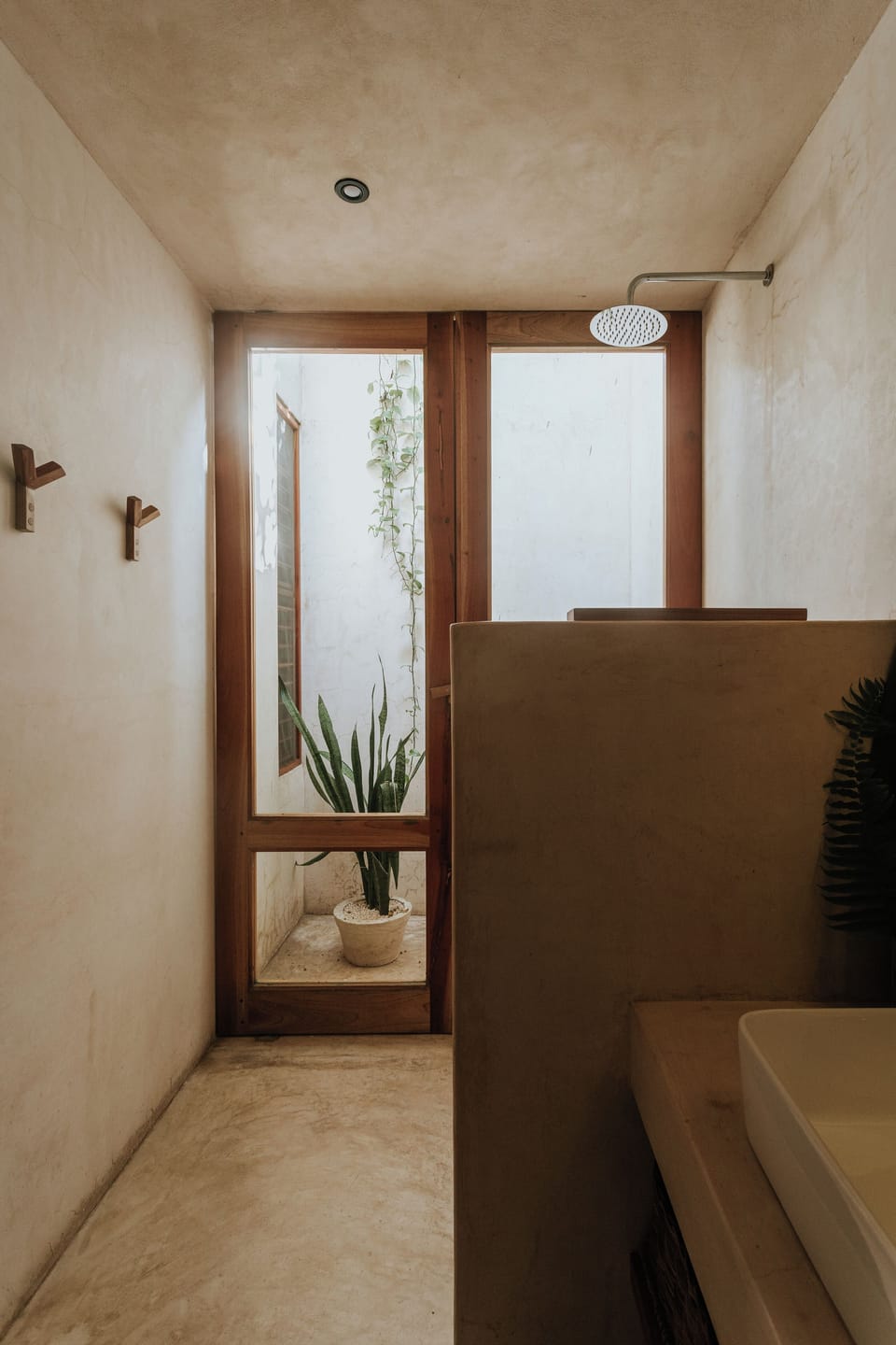 Standard Room | Bathroom | Shower, rainfall showerhead, hair dryer, bathrobes