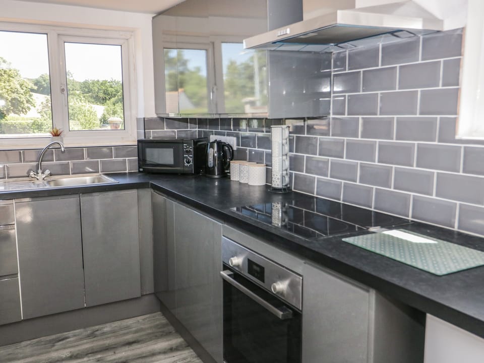 Cottage | Private kitchen | Cookware/dishes/utensils