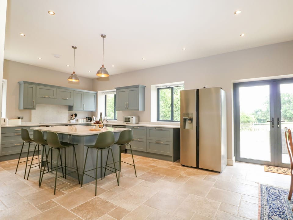 Cottage | Private kitchen | Fridge, dishwasher, electric kettle, toaster