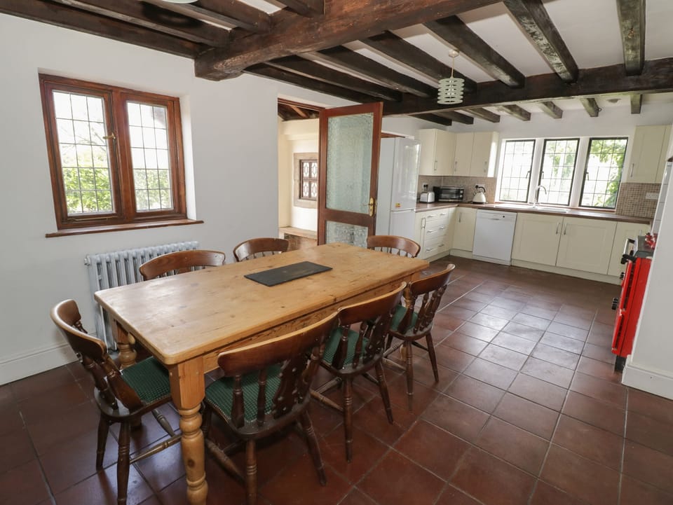 Cottage | Private kitchen | Fridge, dishwasher, electric kettle, toaster