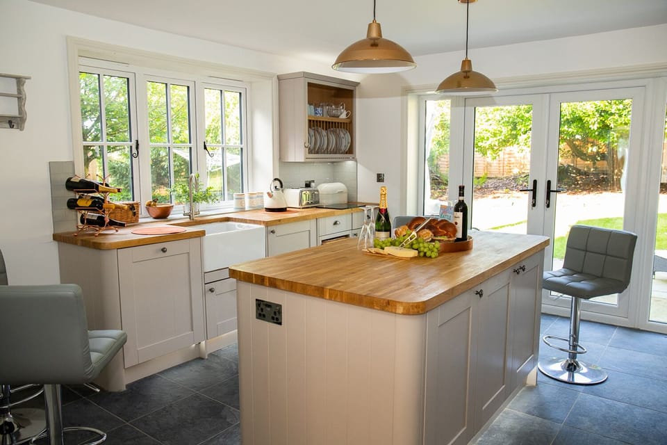 House | Private kitchen | Fridge, microwave, oven, stovetop
