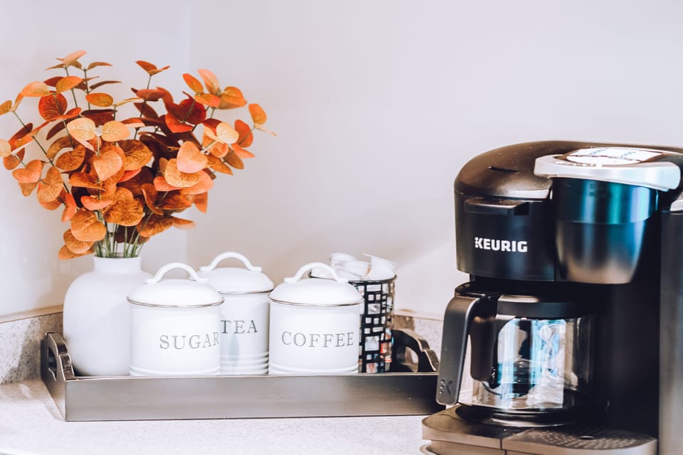 Dual Coffee Maker w/ pods and drip coffee