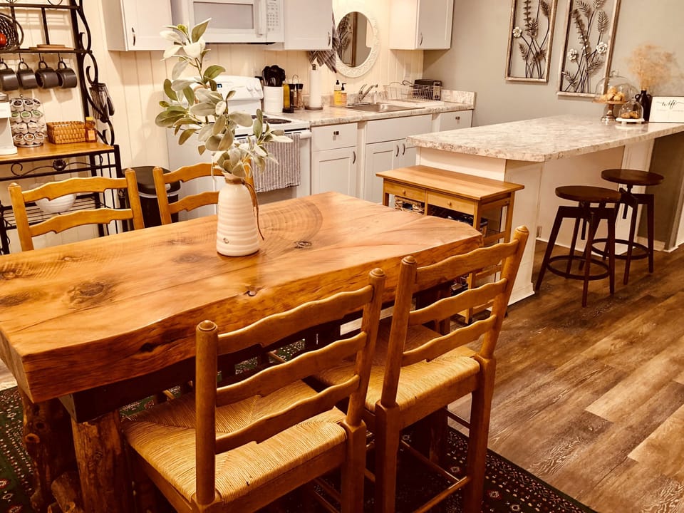 Fully-stocked kitchen with coffee bar. Plenty of seating for 4+
