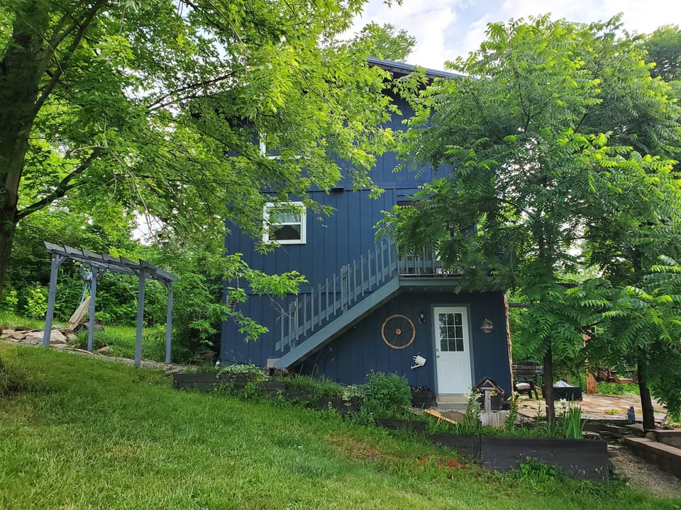 The upper two floors are this listing.