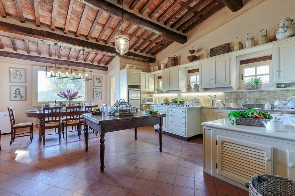 House | 10 bedrooms, WiFi