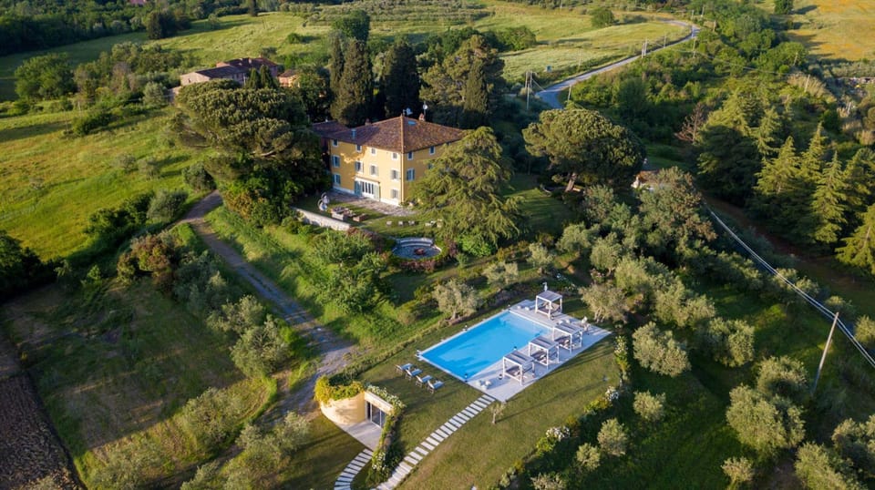 House | 10 bedrooms, WiFi