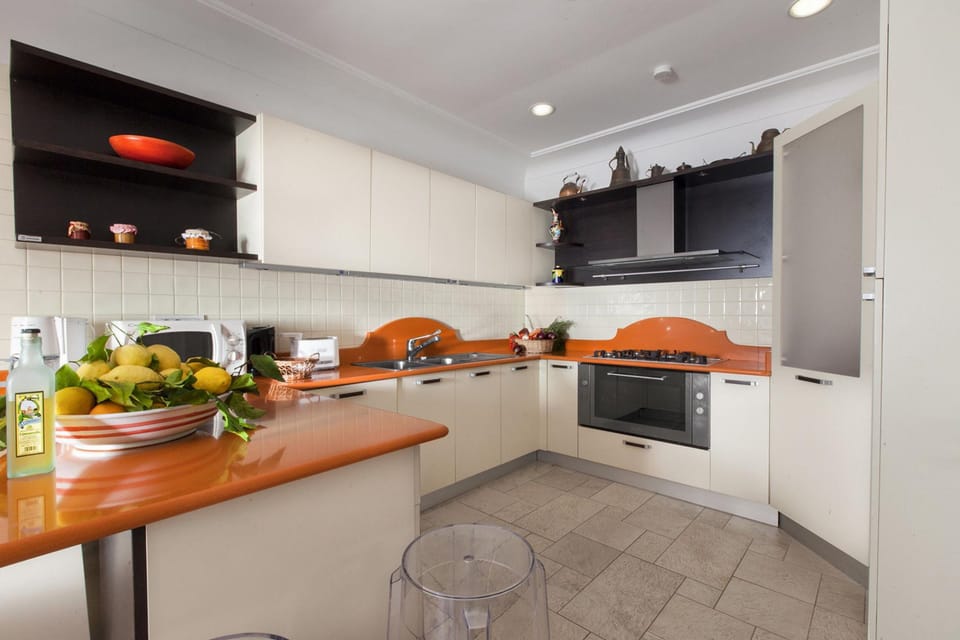 House, Smoking | 11 bedrooms, desk, iron/ironing board, WiFi