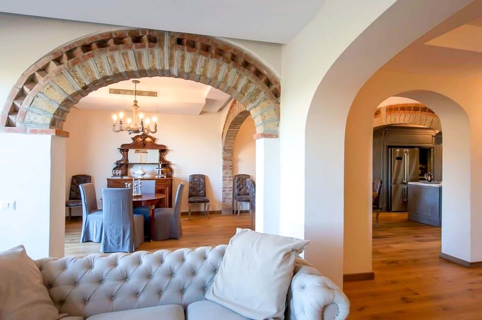 House | 7 bedrooms