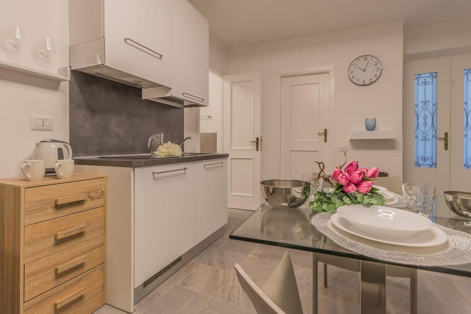 House | Private kitchen | Fridge, stovetop, cookware/dishes/utensils