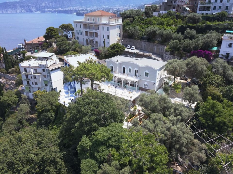 House, Smoking | 6 bedrooms, desk, WiFi
