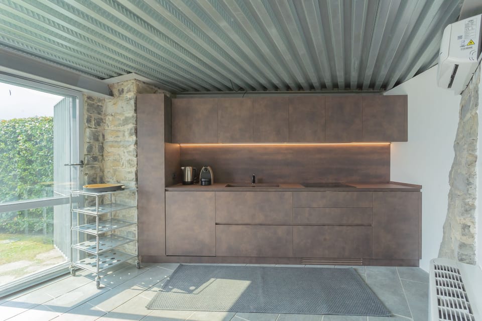 House | 3 bedrooms, desk