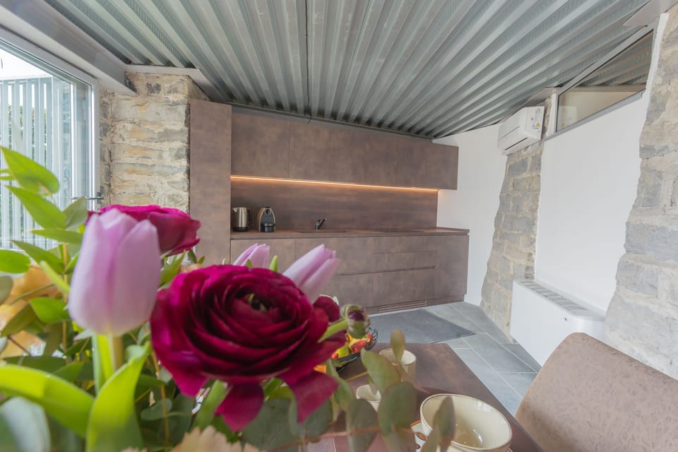 House | 3 bedrooms, desk