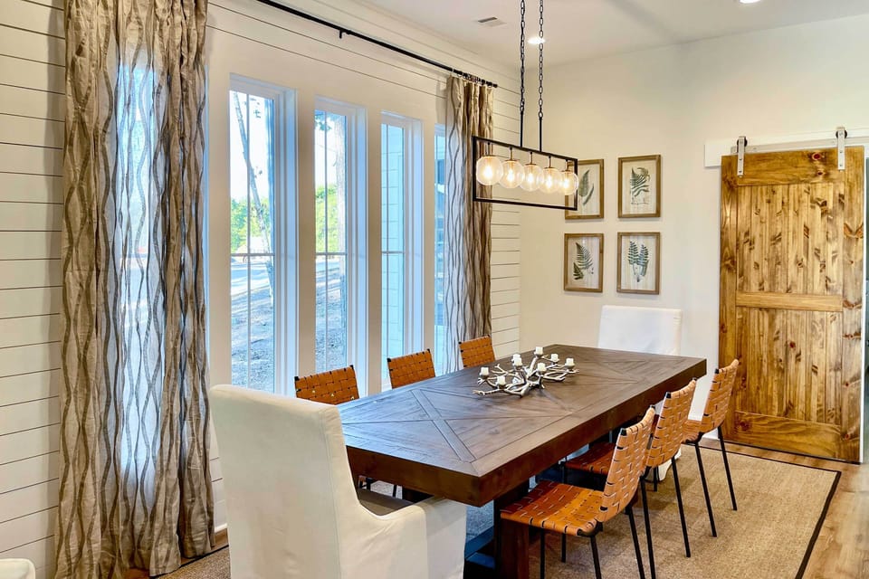 Dining Area | Dishware Provided