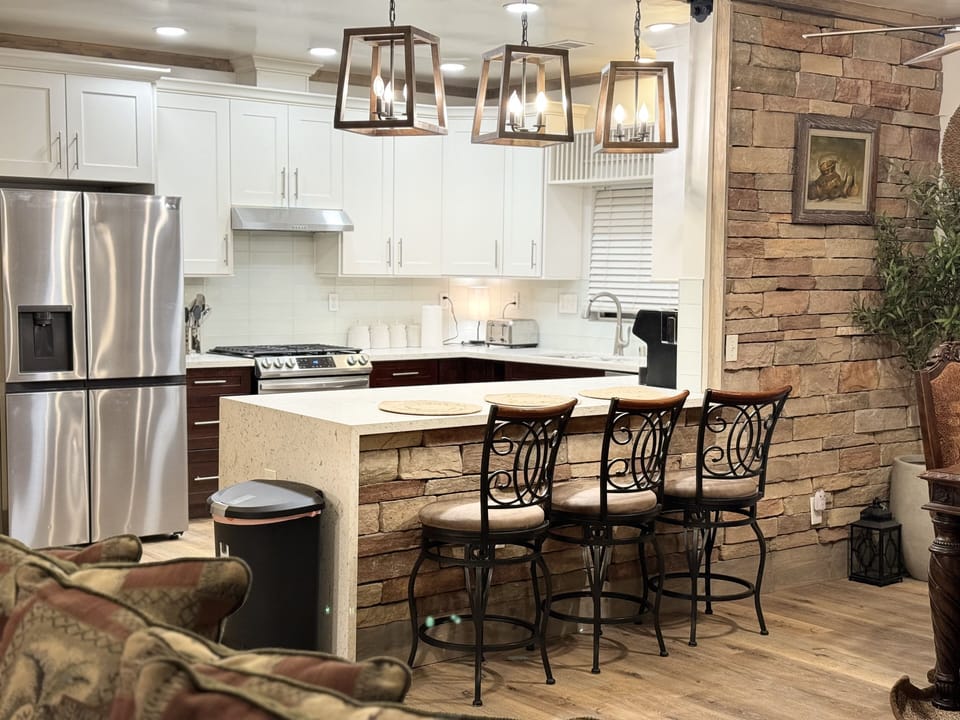 Large size Kitchen and bar